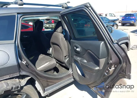 2016 Jeep Cherokee Latitude из США, поврежденный, VIN 1C4PJLCS0GW158842